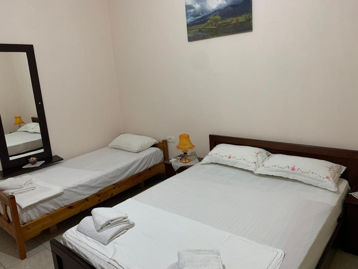 Ylli Cunaj Apartments Sarandë Esterno foto