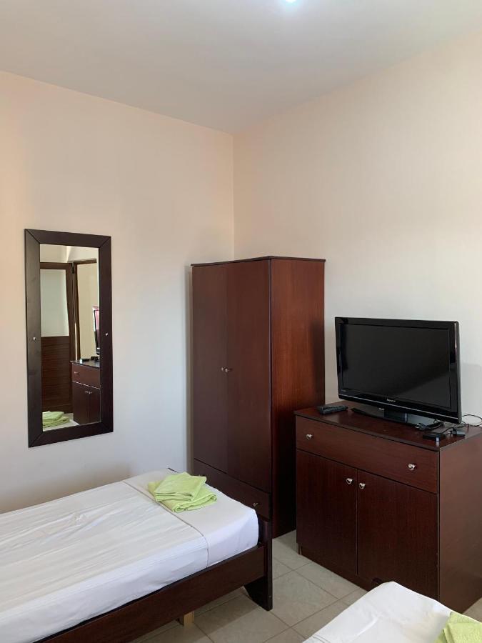 Ylli Cunaj Apartments Sarandë Esterno foto