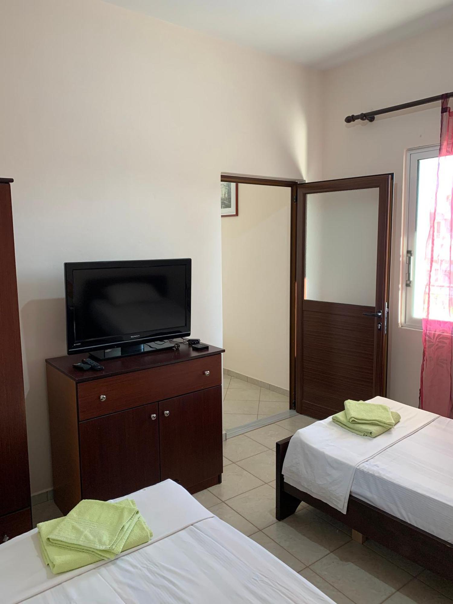 Ylli Cunaj Apartments Sarandë Esterno foto
