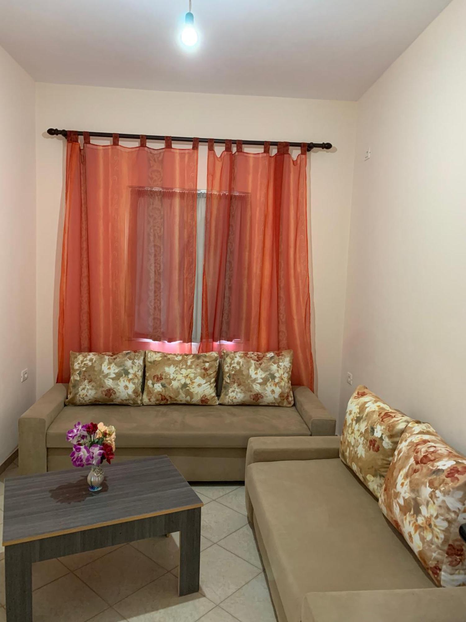 Ylli Cunaj Apartments Sarandë Esterno foto